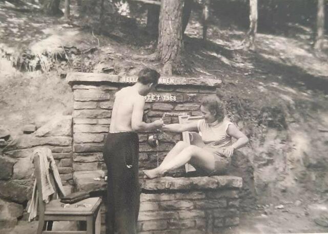 Ein "Whirlpool" bzw. Badezimmer mitten im Pfälzerwald | Foto: Billa Willand