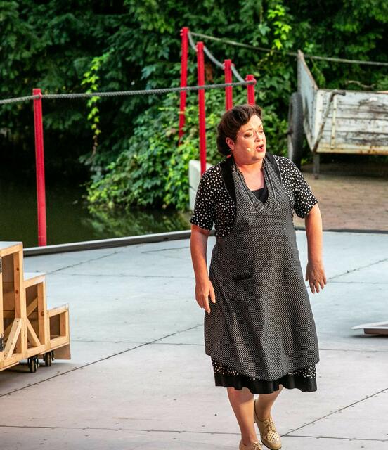 Ernas Mutter (hervorragend Anja Beck-Harth),  | Foto: Wolfgang Neuberth