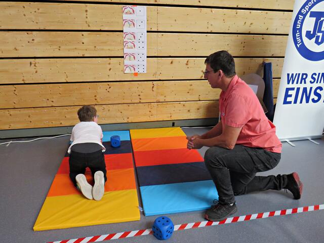 Kleine Übungen zeigte Jürgen Haupt, Vorstand des TSV Iggelheim | Foto: Brigitte Melder
