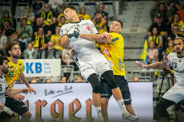 Zweikampf Heymann -Aaron Mensing | Foto: Wolfgang Neuberth