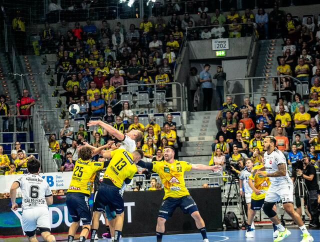Die gelbe Mauer, kein durchkommen | Foto: Wolfgang Neuberth