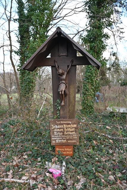 Gedenkkreuz "Betreuer des des Schweinheimer Kirchels" seit 1879 | Foto: Andrea Abt