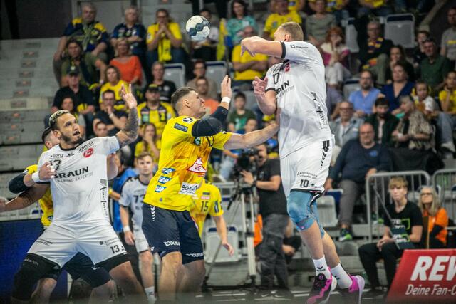 Dainis Kristopans Nr. 10 beim Zuspiel | Foto: Wolfgang Neuberth