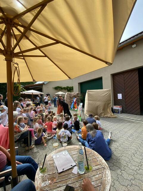 Weingut Johann Müller - Das Hambacher Schloss führt das Stück ,,Pantheas fantastische Zeitreise´´ auf | Foto: Jutta Müller