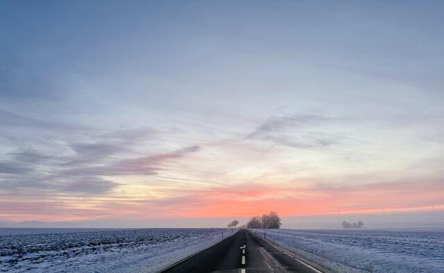 47 Sonnenuntergang im Januar auf der Straße Richtung  Quirnheim | Foto: Kathrin Martorana-Hack