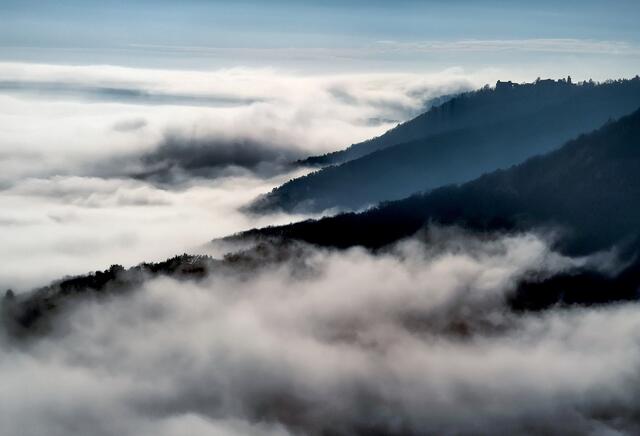 21 Blick von der Ruine Neukastell zur Madenburg | Foto: Christine Baumann