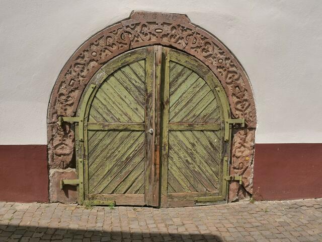 24 Tor in Neuleiningen in der Märzsonne | Foto: Winfried Zombik