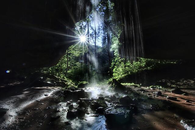 44 Lichtblicke am Saufelsen. | Foto: Julia Reichelt