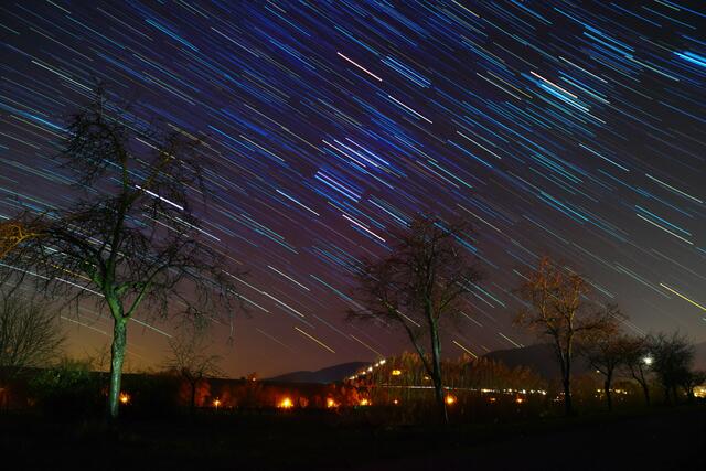 33 Sternspuren über St. Martin | Foto: Werner Traudt