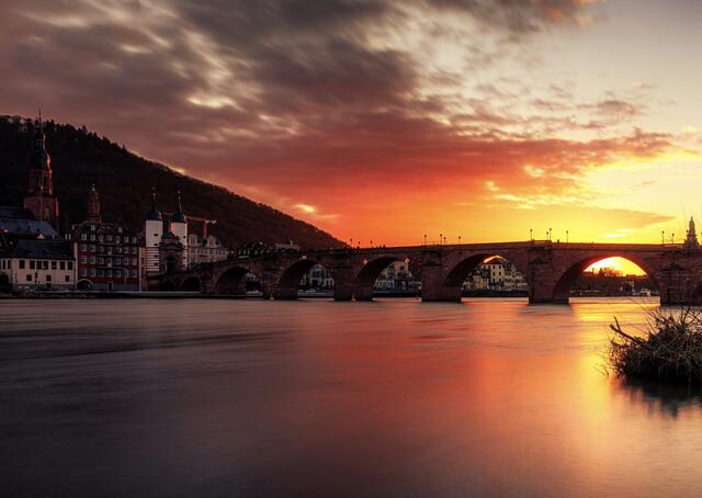 5 Die Theodor-Karl-Brücke in Heidelberg zum Sonnenuntergang.  | Foto: Alexander Weinheimer