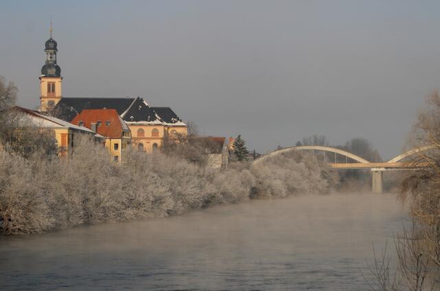 35 Frostiger Blick auf MA-Seckenheim und die Neckarbrücke | Foto: Maren Rödelbronn