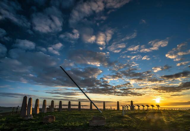 42 Sonnenaufgang an der Sonnenuhr bei Schallodenbach | Foto: Wolfgang Simon