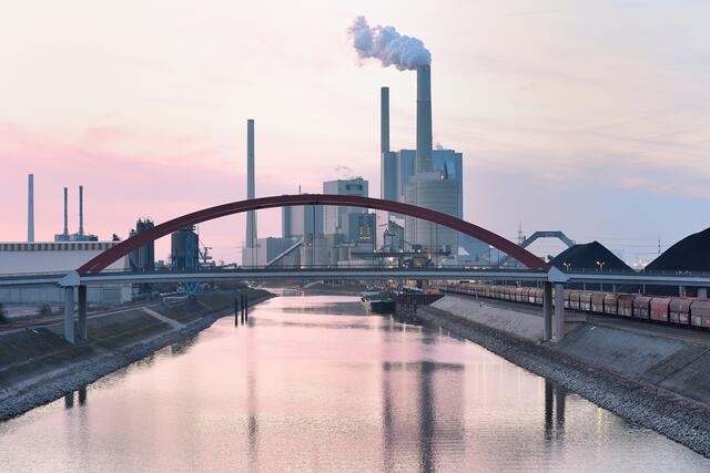 39 Rheinau-Hafen mit GKM-Mannheim  Foto: Klaus Fidelak | Foto: Klaus Fidelak