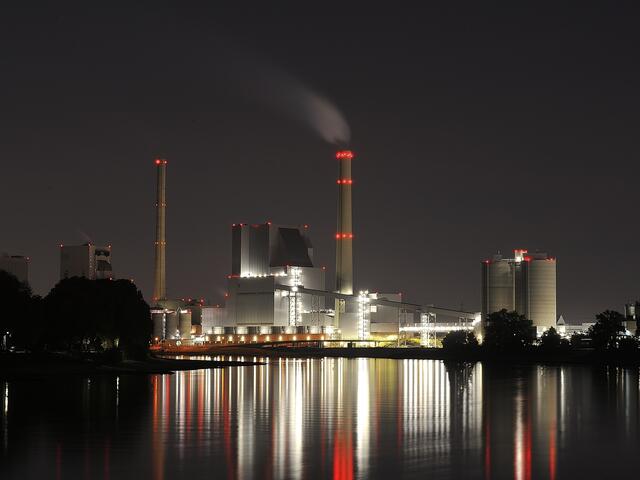 39 Großkraftwerk Mannheim im Spiegel   Foto: Klaus Fidelak | Foto: Klaus Fidelak