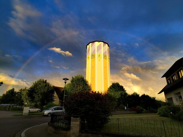 1 Nach einem Sommerregen erscheint ein wunderschöner Regenbogen über unserem Schifferstadter Wasserturm | Foto: Marlene Mayer
