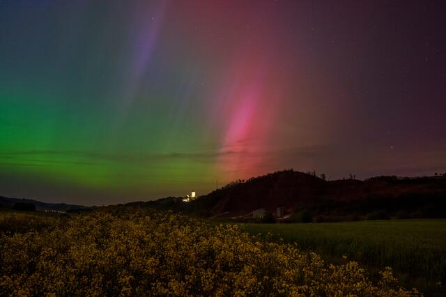 21 Polarlichter über der Burg Lichtenberg.  | Foto: Stefan Jung