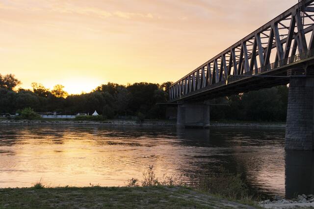 43 Eisenbahnbrücke Germersheim bei Sonnenaufgang | Foto: Ulrich Bügel