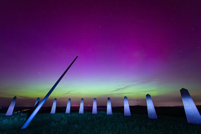 47 Polarlichter über der Sonnenuhr auf dem Reiserberg bei Schallodenbach | Foto: Georg Beck