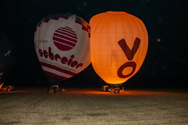 Auch Ballone kuscheln gerne  | Foto: Tina Kirsch