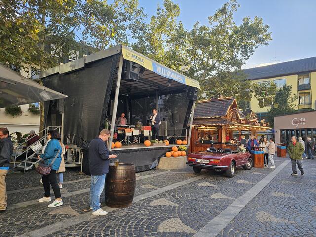 Die Rathausplatzbühne  | Foto: Gisela Böhmer