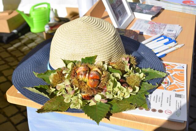 Prächtiger Keschdekopfschmuck von Frau Braun | Foto: Jürgen Bender