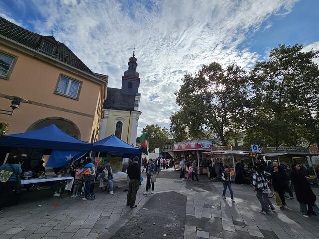 Internationales Fest in der Wormser Straße/Ecke August-Bebel-Straße | Foto: Gisela Böhmer