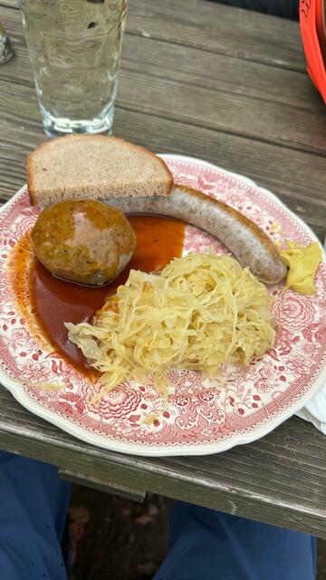 Mittagessen auf der Hohlsteinhütte | Foto: Ch. Eicher