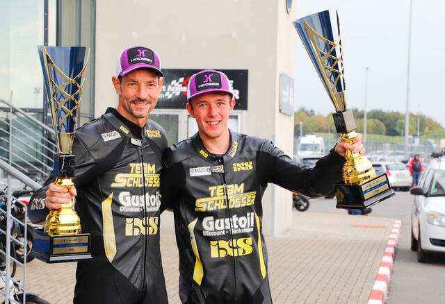 Markus Schlosser (links) und sein Beifahrer Luca Schmidt führen die Seitenwagen-WM an | Foto: Marcel Uhlmann