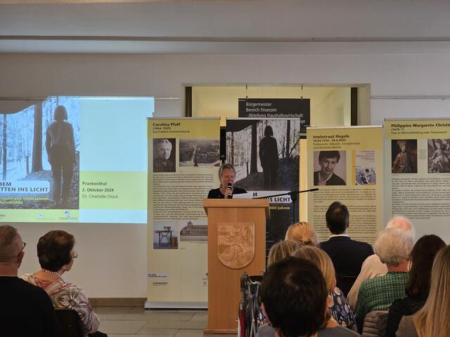 Dagmar Weitzer begrüßte die Gäste zur Eröffnung der Ausstellung | Foto: Gisela Böhmer