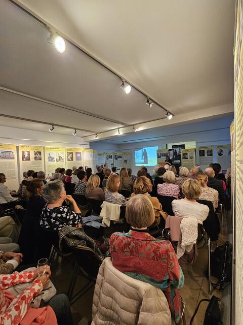 Zahlreiche Gäste folgten der Einladung zur Eröffnung der Ausstellung | Foto: Gisela Böhmer