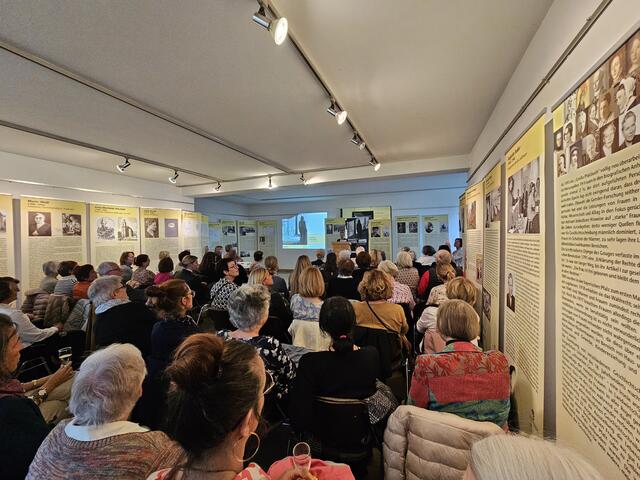 Ausstellung "Aus dem Schatten ins Licht" | Foto: Gisela Böhmer