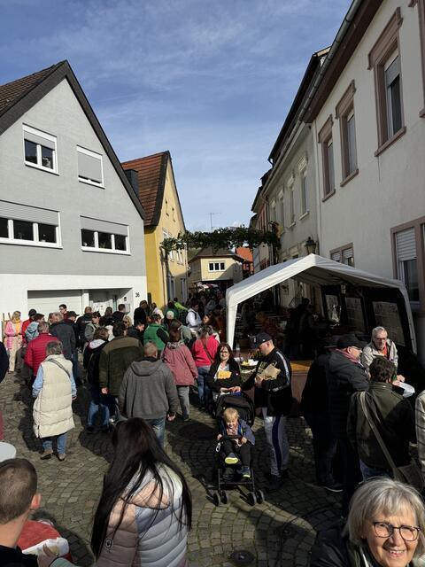Moscheler Herbstmarkt 2024, Blick vom Marktplatz in die Unnergass 14 Uhr, | Foto: Arno Mohr
