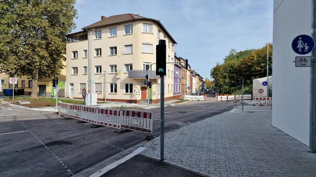 Aus Richtung Logenstraße/Trippstadter Straße kommend müssen sich die Autofahrer noch gedulden, bis sie die Zufahrt zum Viadukt benutzen dürfen | Foto: Ralf Vester