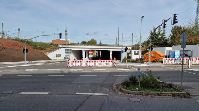 Noch bis zu anderthalb Jahre dauert es vermutlich, bis auch stadteinwärts wieder freie Fahrt herrscht | Foto: Ralf Vester