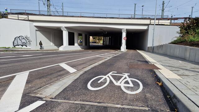 Die Rad- und Gehwege sind großzügig dimensioniert und bereits freigegeben | Foto: Ralf Vester