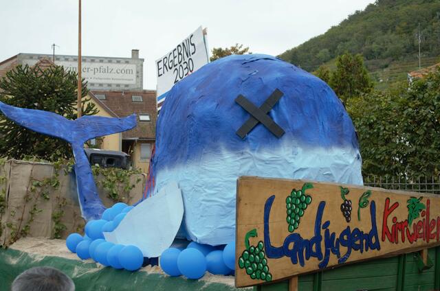 Die Landjugend Kirrweiler kann sich mit ihrem Umzugswagen beim Publikums-Voting durchsetzen. | Foto: Stadtmarketing Neustadt