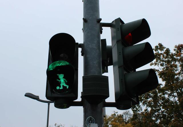 Das gehende Ampelmännchen mit Fußball | Foto: Monika Klein