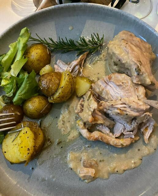 Schweinefilet mit saisonalen Pilzen und Rosmarinkartoffeln | Foto: Volker Schläfer