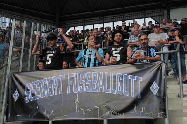 Marcel Seegert ist für die Waldhof-Fans der Fußballgott | Foto: Michael Sonnick