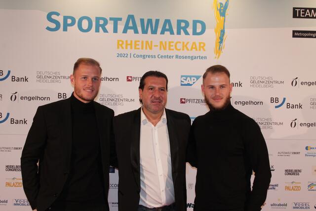 Marcel Seegert mit seinem Bruder (rechts) | Foto: Michael Sonnick