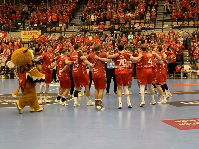 Das Eulen-Team nach dem Heimsieg | Foto: Michael Sonnick