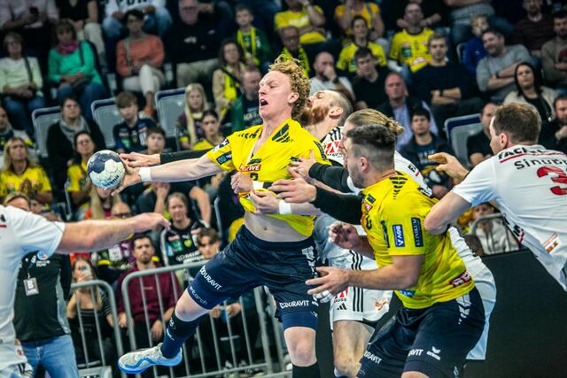 Gustav Davidsson im Zweikampf  | Foto: Wolfgang Neuberth