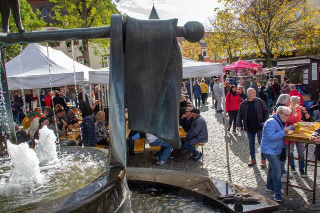 Über 50 Aussteller und Einzelhändler sind beim Wendelinusmarkt in Ramstein-Miesenbach dabei. | Foto: Stefan Layes