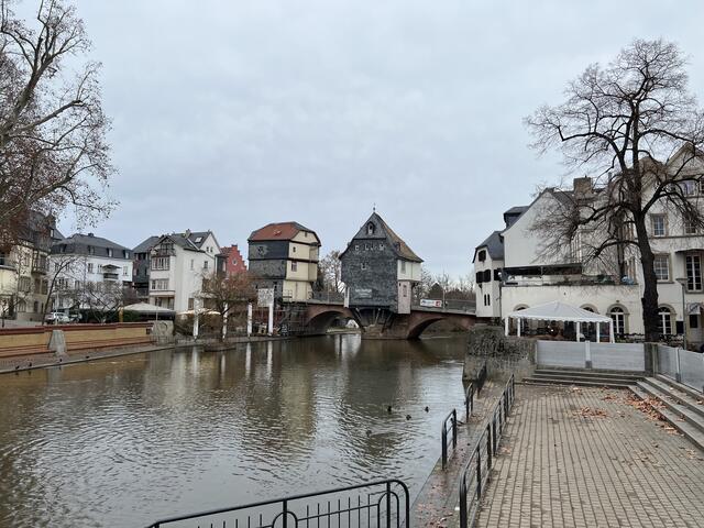 Brückenhäuser, Wahrzeichen der Kurstadt an der Nahe, im Tageslicht, 
auch sie werden illuminiert  | Foto: Arno Mohr 