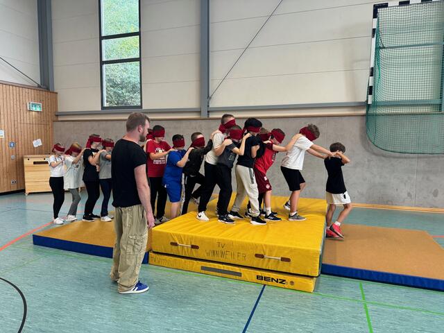 Einander blind vertrauen! | Foto: ASRplus Winnweiler