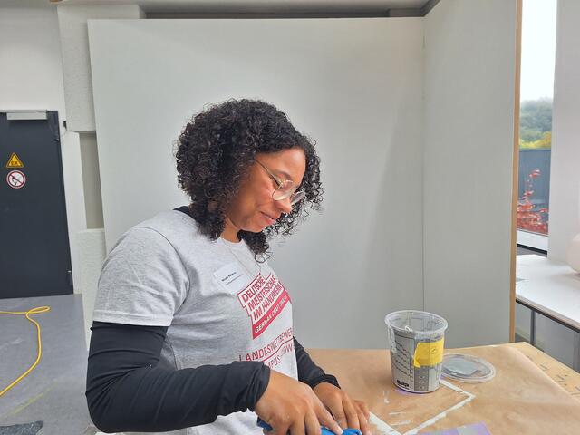 Nicole Roberson aus Morlautern wurde 1. Landessiegerin im Bereich Malerin und Lackiererin (Fachrichtung: Gestaltung und Instandhaltung) Sie ist bei der Heinrich Schmid GmbH &amp; Co. KG in Rodenbach beschäftigt. | Foto: Kristine Nargang