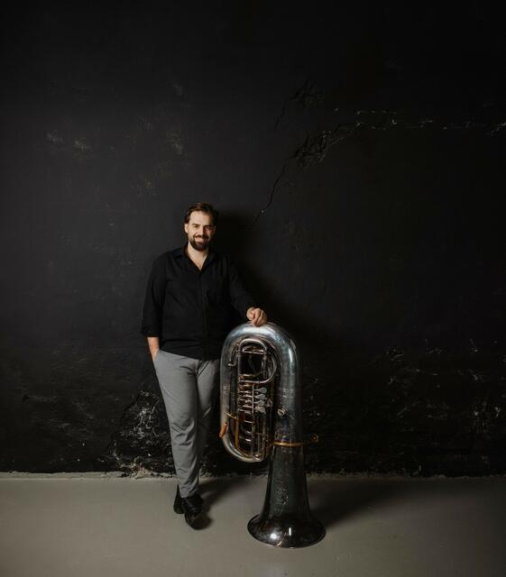 Als Solist ist Matthias Fitting an der Tuba dabei | Foto: Matthias Fitting
