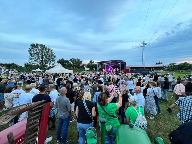 Openair auf der Dorfwiese  | Foto: Festkomitee der Ortsverwaltung Geinsheim 