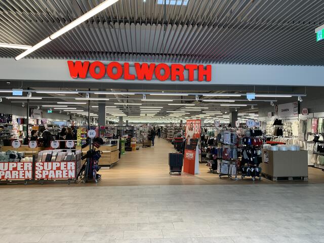 Der Woolworth hat schon geöffnet | Foto: Michael Sonnick