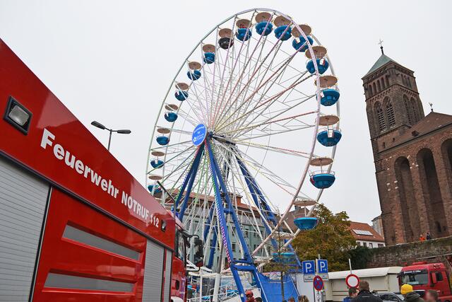 Gestern Nachmittag trainierten die Floriansjünger die Höhenrettung aus einem Riesenrad | Foto: Frank Schäfer